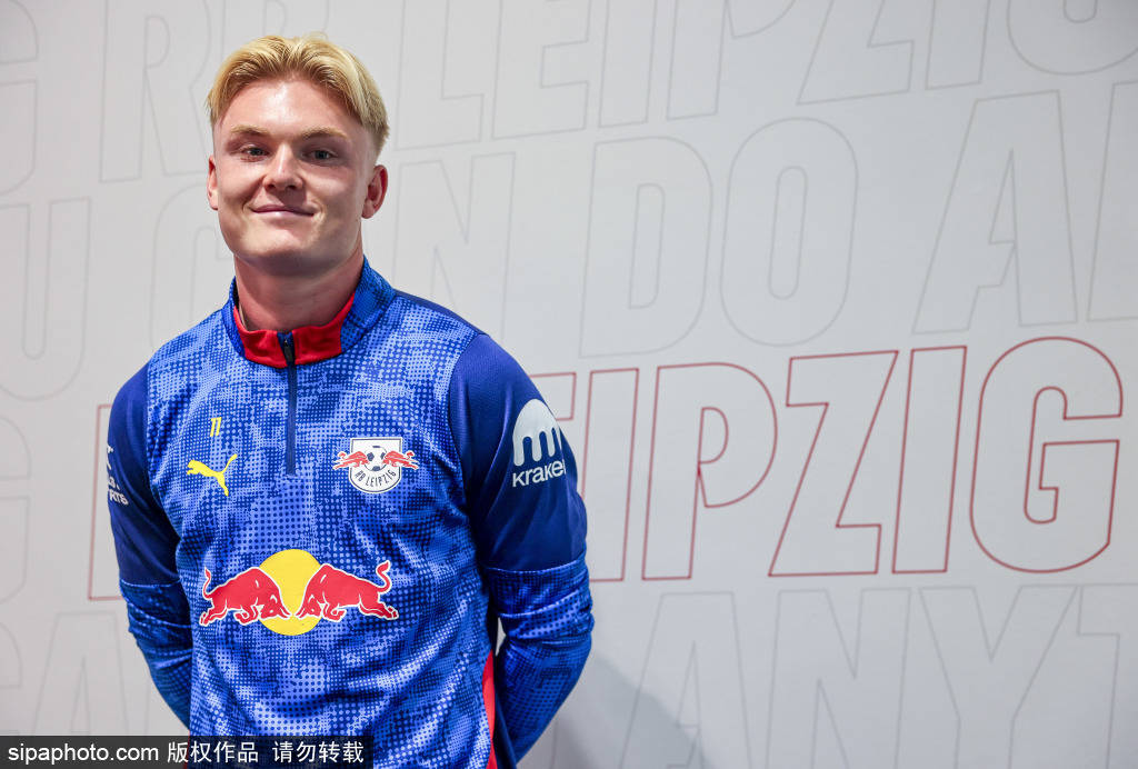 卖便宜了!尤文今夏1000万欧出售姆班古拉,如今德甲3场1球3助攻 卖便宜了!尤文今夏1000万欧出售姆班古拉,如今德甲3场1球3助攻