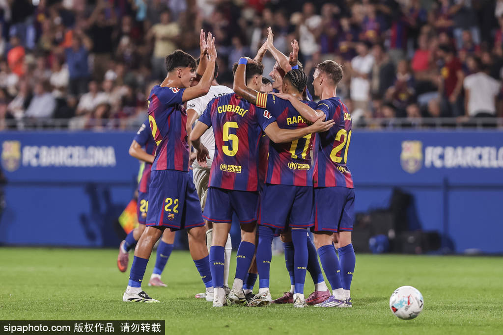 西甲-三人梅开二度莱万拉菲替补双响 巴萨6-0瓦伦西亚 西甲-三人梅开二度莱万拉菲替补双响 巴萨6-0瓦伦西亚