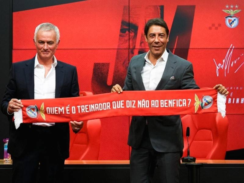 回来了!熟悉的穆里尼奥,送出2分后痛斥裁判,两个亚军都要下课 回来了!熟悉的穆里尼奥,送出2分后痛斥裁判,两个亚军都要下课