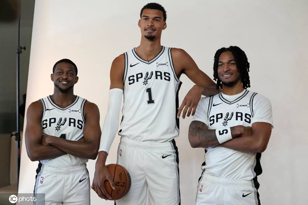 30天30队马刺:文班化解血栓危机 重建又遇三PG难题 30天30队马刺:文班化解血栓危机 重建又遇三PG难题