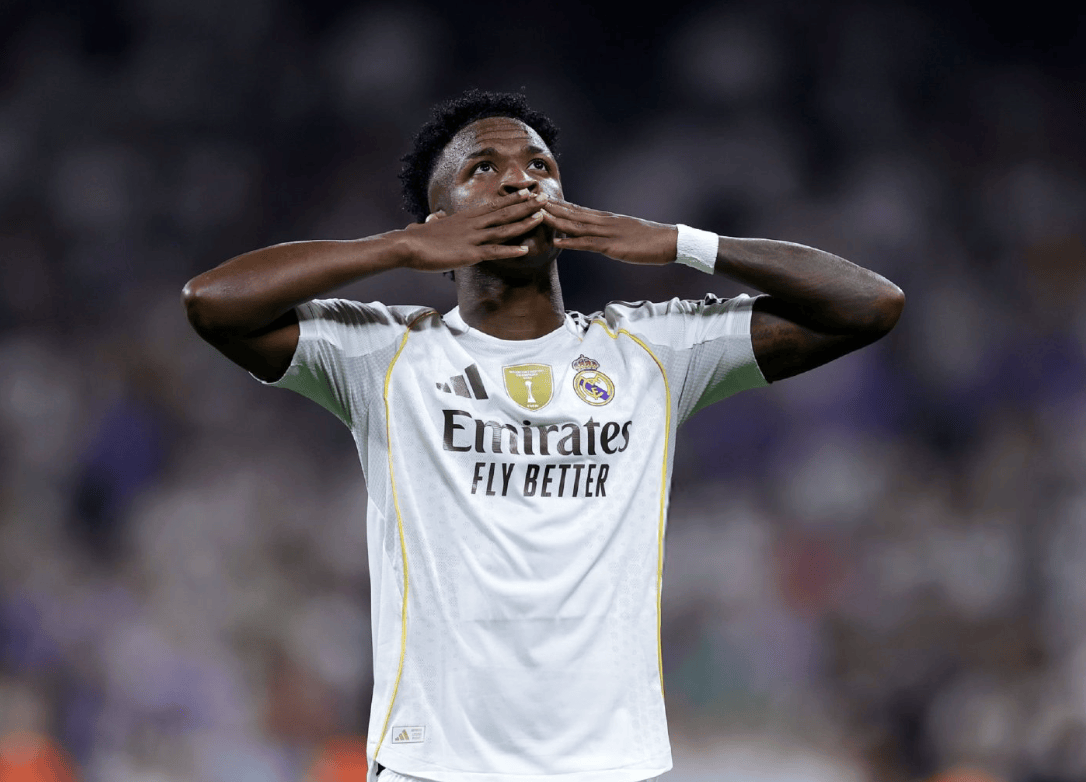 维尼修斯双响+造红牌!姆巴佩破门伤退,皇马3-1黄潜重返西甲第一 维尼修斯双响+造红牌!姆巴佩破门伤退,皇马3-1黄潜重返西甲第一