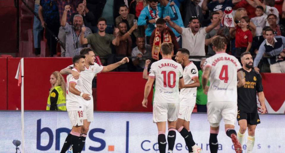 巴萨5-1横扫塞维利亚,西甲联赛夺冠热门稳固榜首位置 巴萨5-1横扫塞维利亚,西甲联赛夺冠热门稳固榜首位置