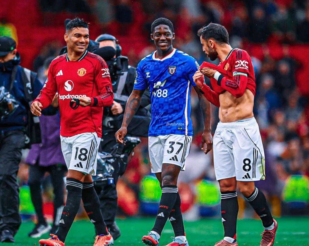 曼联新帝星冬窗或出租那不勒斯!其已拒绝续约,曼联愿4000万出售 曼联新帝星冬窗或出租那不勒斯!其已拒绝续约,曼联愿4000万出售