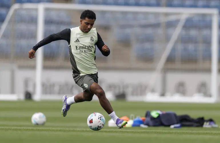 罗德里戈亲口承认收到过报价,但一句承诺让皇马球迷彻底安心 罗德里戈亲口承认收到过报价,但一句承诺让皇马球迷彻底安心