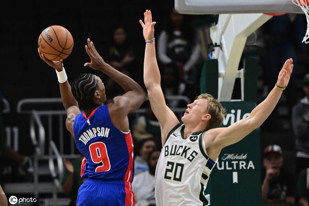 雄鹿4年4500万美元续约AJ-格林 预计揭幕战前签下科菲 雄鹿4年4500万美元续约AJ-格林 预计揭幕战前签下科菲