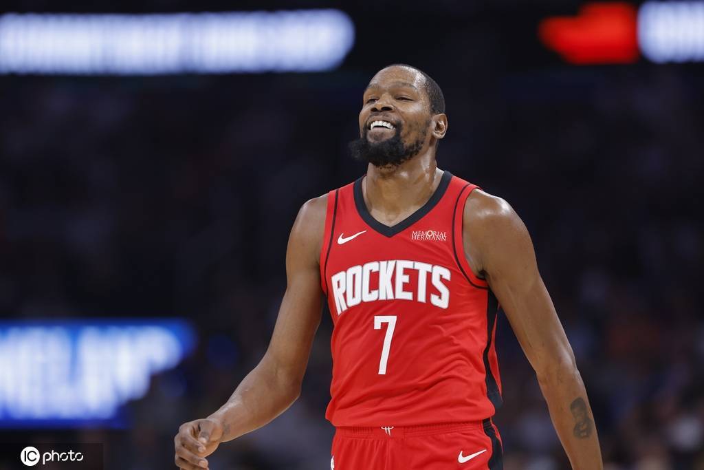 杜兰特回俄城遭全场狂嘘 死神绝杀罚球不进成败笔 杜兰特回俄城遭全场狂嘘 死神绝杀罚球不进成败笔