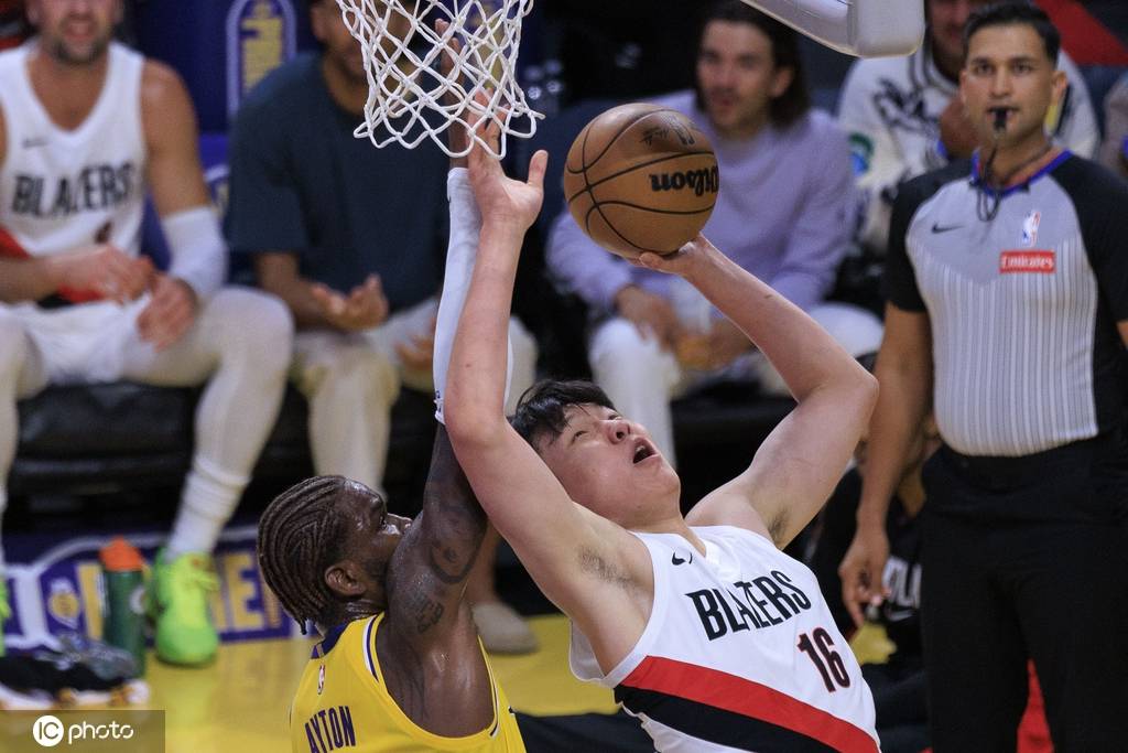 杨瀚森1分1板里夫斯41分 开拓者3人20+击败湖人 杨瀚森1分1板里夫斯41分 开拓者3人20+击败湖人